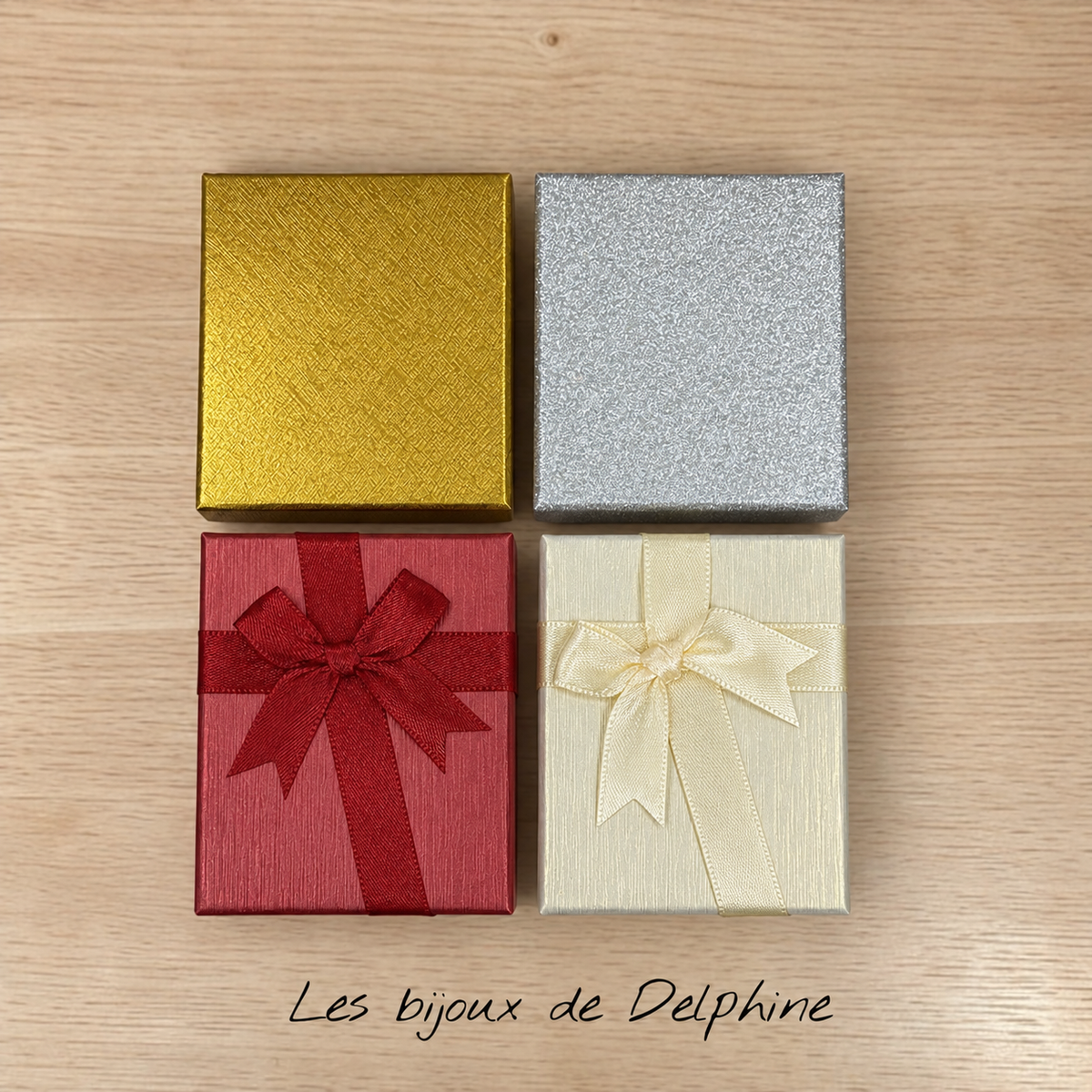 Boîtes cadeaux pour parures. Couleur aléatoire