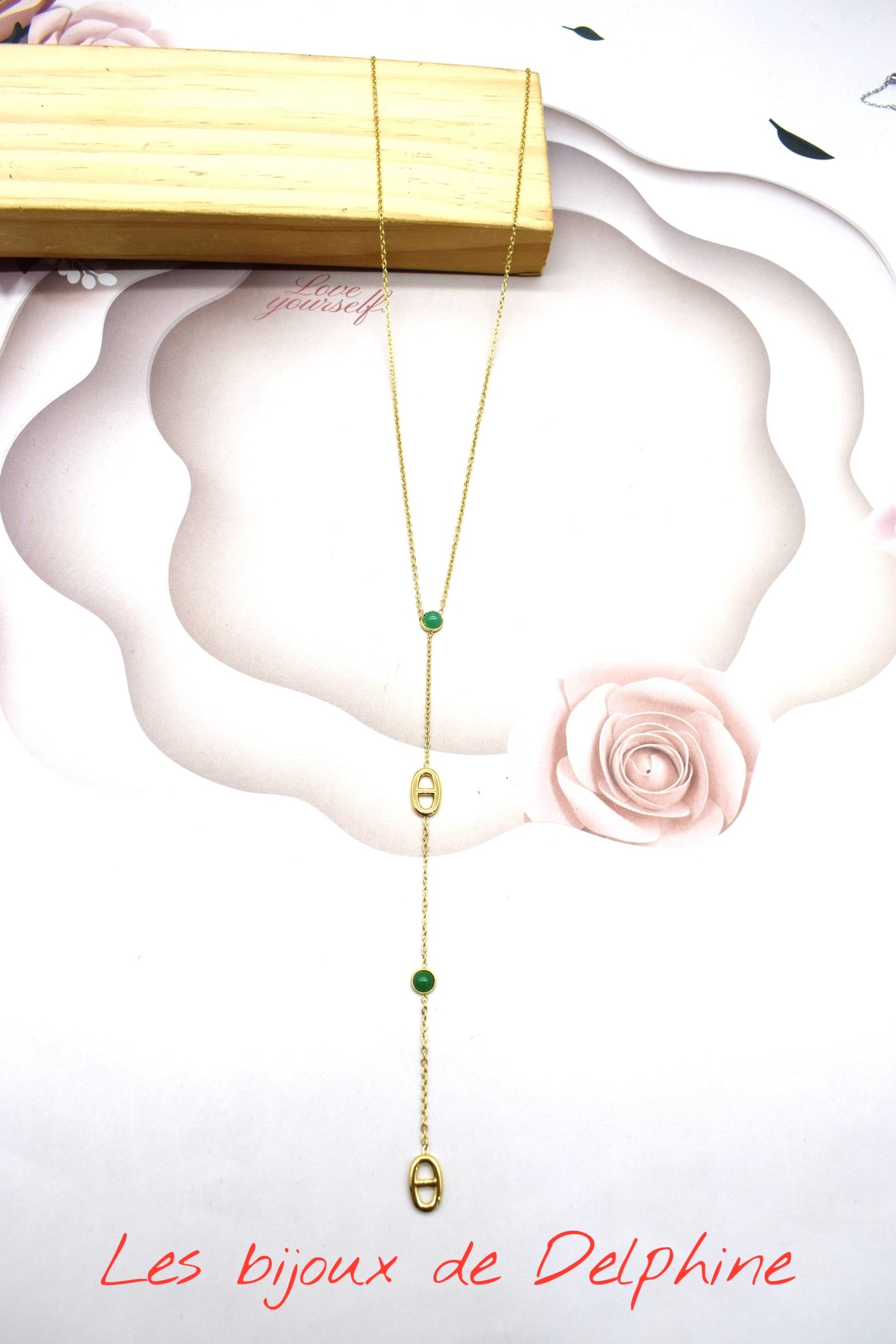 Collier Y avec touche de couleur