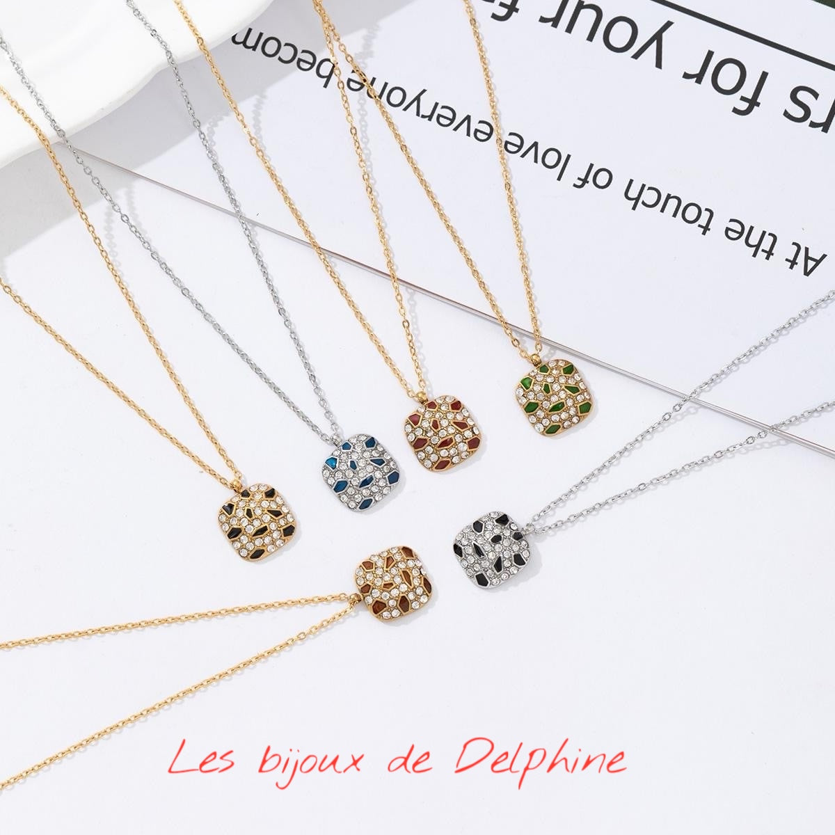 Collier acier carré strasse