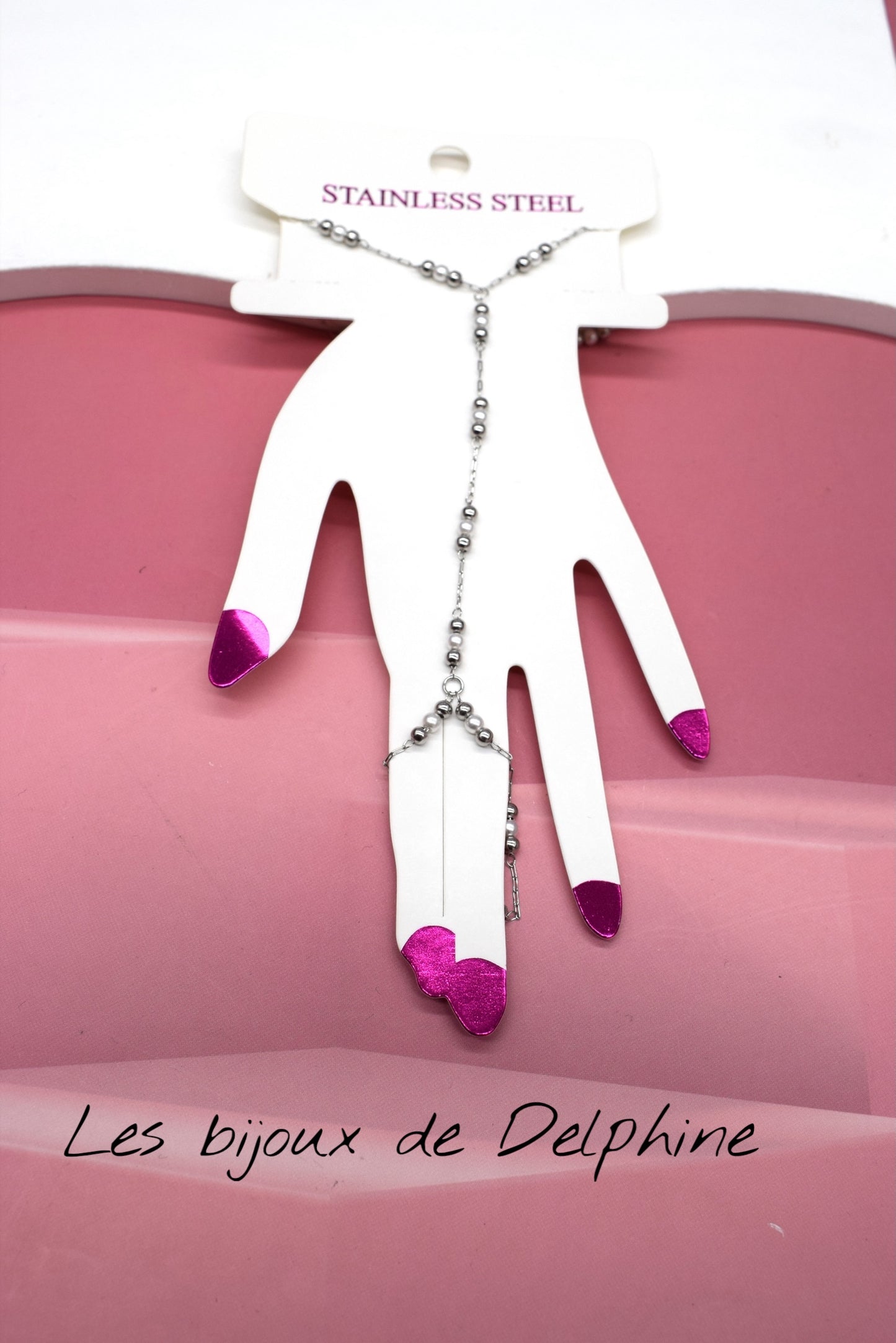 Bijoux de mains perles acier