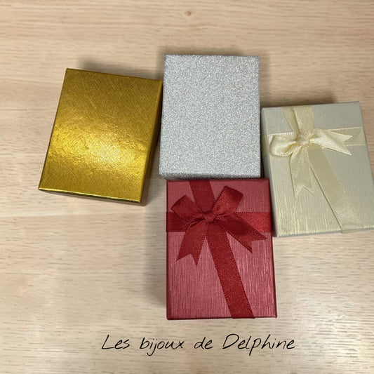 Boîtes cadeaux pour parures 3 ,2 ou 1 pièce . Couleur aléatoire