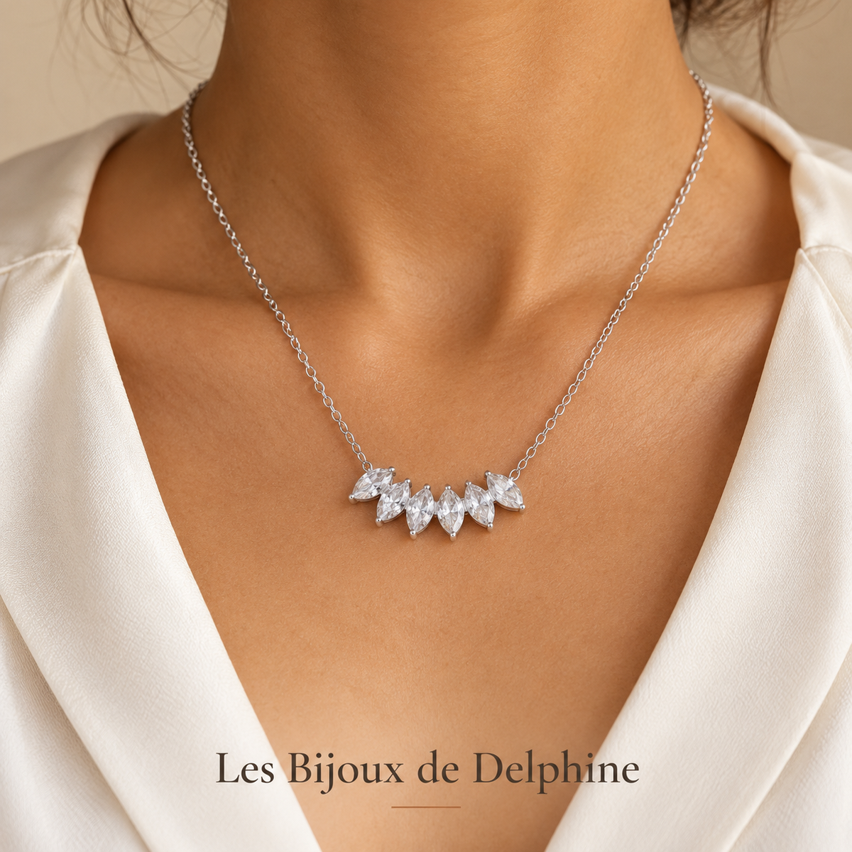 Collier six navettes argenté porté – Les Bijoux de Delphine