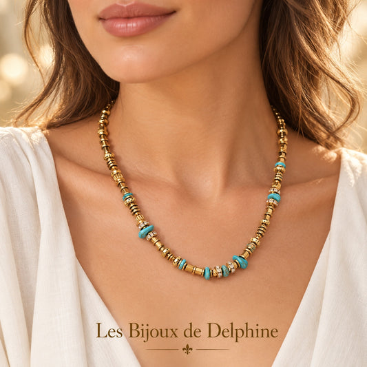 Collier perles et touches turquoise doré porté